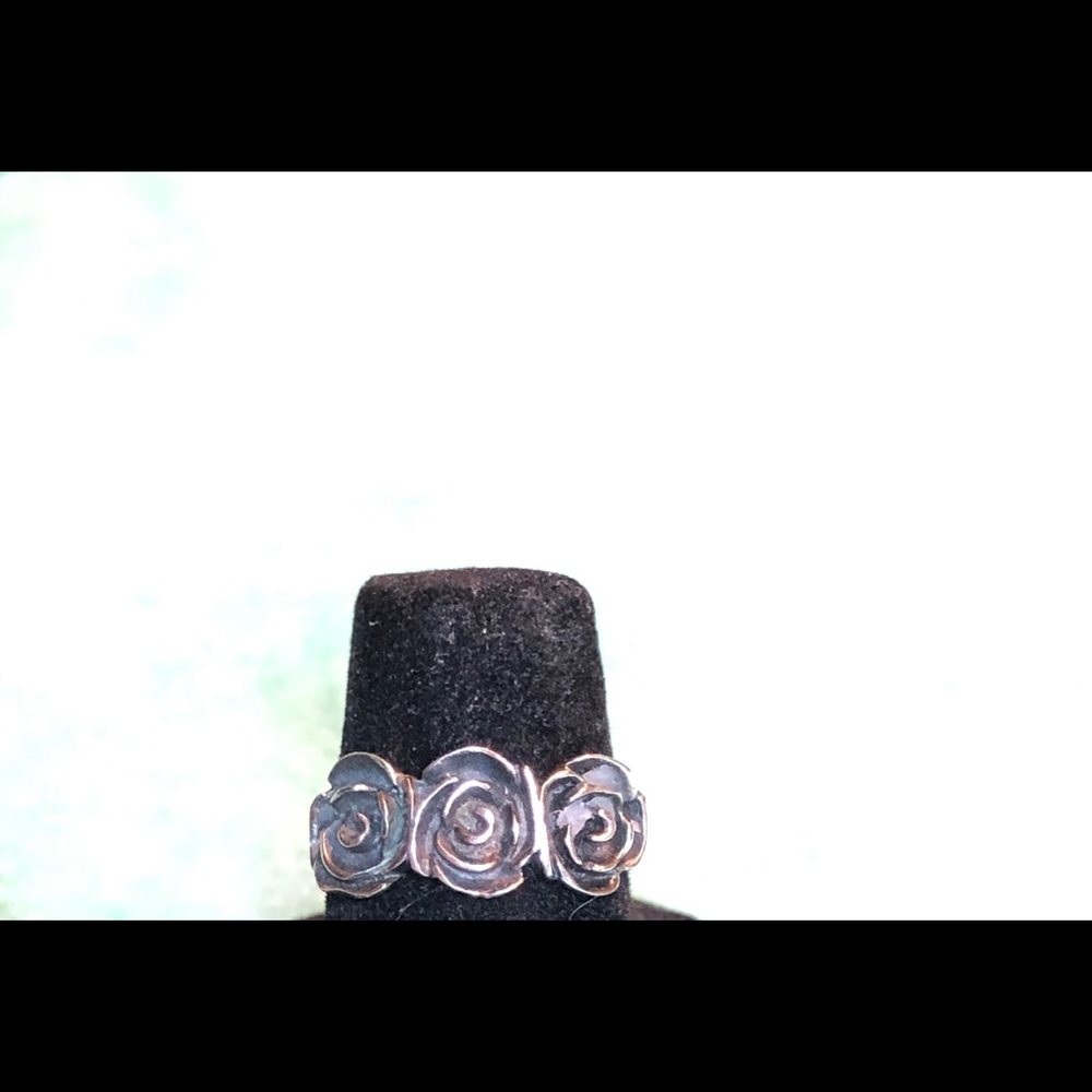 ROSE RING 3 STERLING SILVER ROSES VINTAGE EUC DAINTY DESIGN Size 6 - Picture 1 of 6